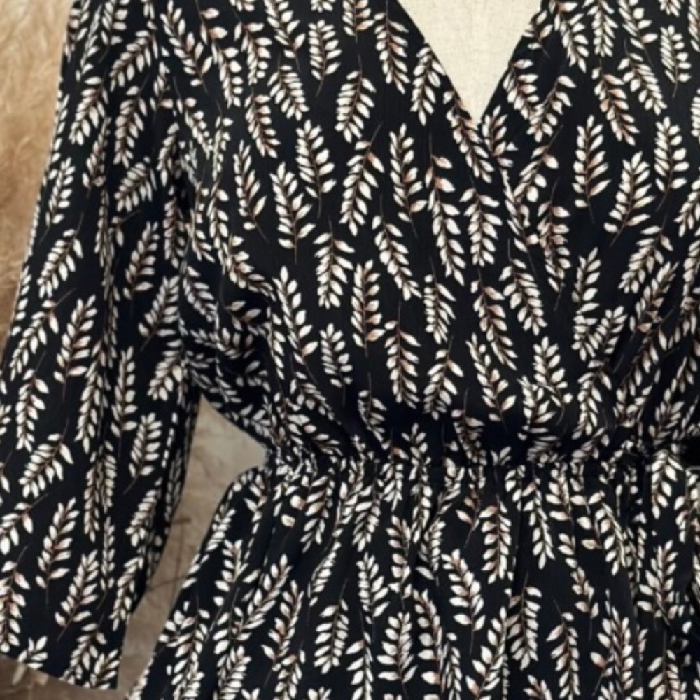 Zenobia Faux Wrap Style Juniors Top - Picture 4 of 7